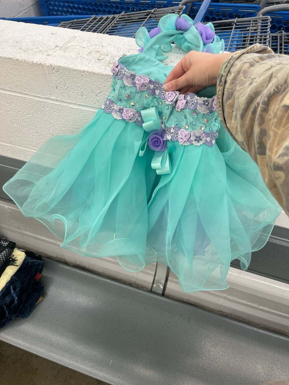 Dresses - Picture 2 of 5